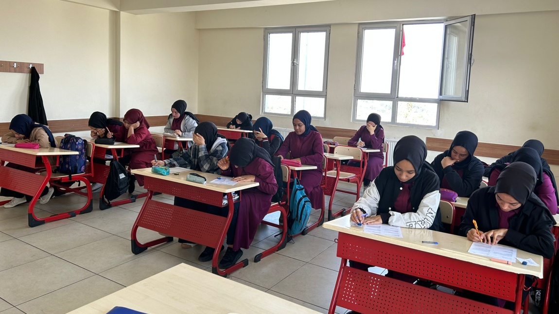 Hedef YKS Kapsamında Bu hafta 9,10,11.Sınıf Öğrencilerimize TDE Dersinden Haftalık Tarama Testi Yapıldı